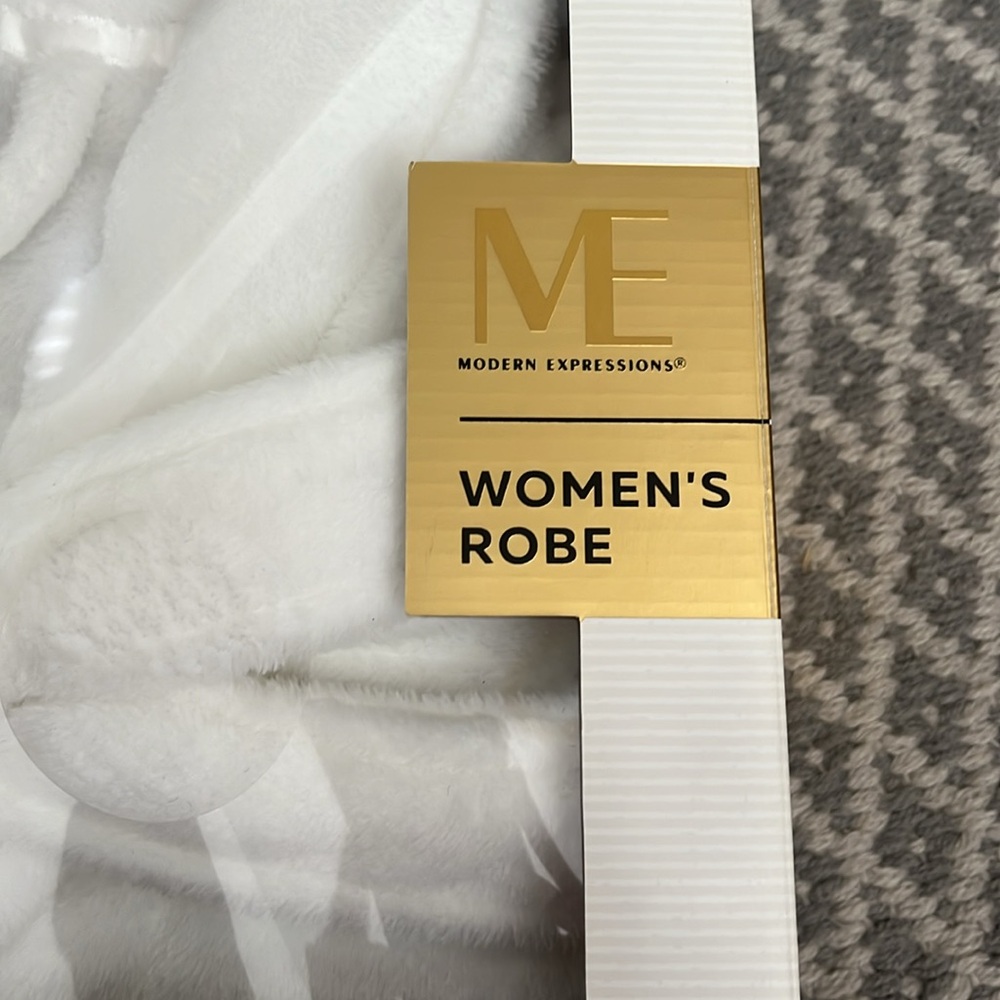 Women's White Bath Robe - Picture 2 of 5